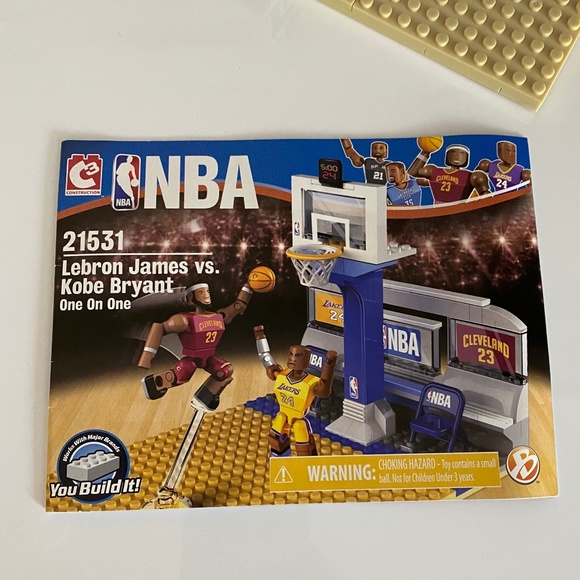 NBA C3 Legos Lebron James Vs. Kobe Bryant One on One - 100% complete - Picture 3 of 11